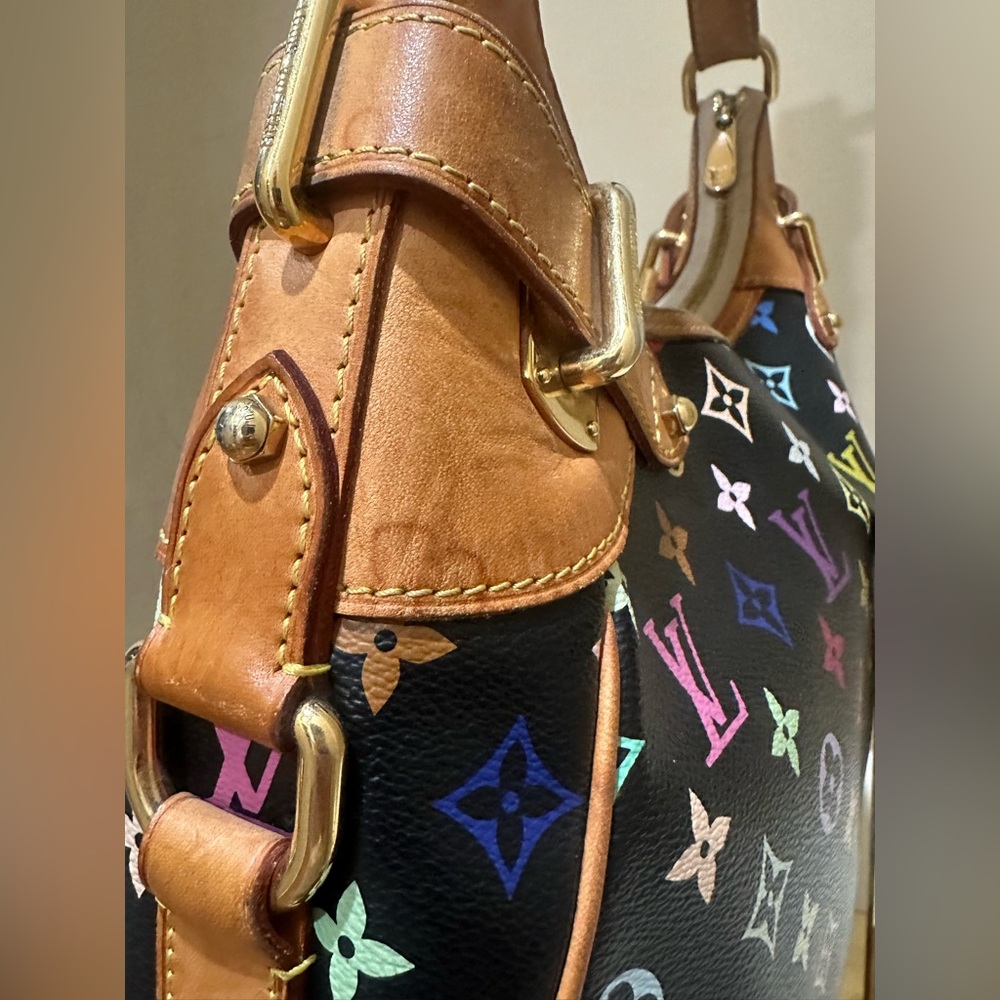Louis Vuitton
x Takashi Murakami Monogram Multicolore Greta - Picture 6 of 16
